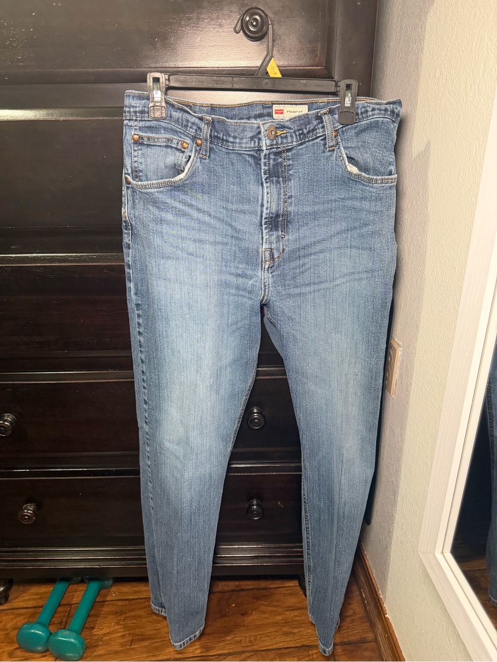 Wrangler Men’s blue jeans straight fit 36X 30 size